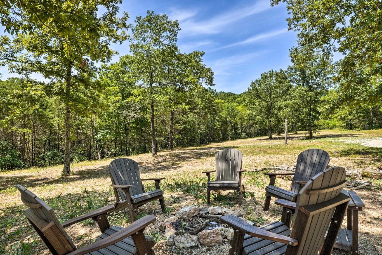 Branson Tiny Home On 52 Acres With Private Lake! エクステリア 写真